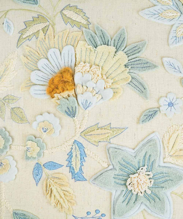 Housse de coussin brodée à la main Flora Doodle | 50 x 50 cm | 100 % coton